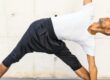 hombre haciendo hatha raja yoga